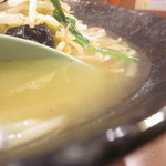 京橋タンメン - スープはこんな感じ