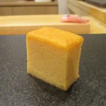 あま木 - 玉子：三河湾のよしエビのすり身を入れて焼いた玉子。　ふわふわっと くちの中で消えていきます。　　　　　2019.04.06