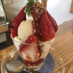 cafe sanaburi - いちごのミルフィーユパフェ♪ 890円