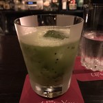 バー アップトゥーユー - R1.5  キウイとグレープとレモンウオッカのカクテル