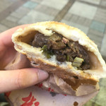 福州元祖胡椒餅 - 胡椒餅（中身はこんな感じ）