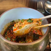 TexturA - よだれ鶏（税込み９７２円）。この鶏が２切れ