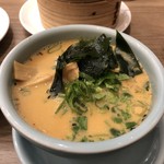 中華バイキング 九龍點心 - 味噌ラーメン パクチーザーサイメンマetc…トッピング