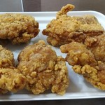 kuradashishouyukaraagehompoinoichi - 唐揚げ５個　醤油味、ニンニクの香り　カリカリです