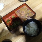 羽田市場 銀座直売店 - 鮪丼の鮪とご飯