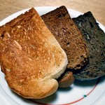 高級食パン専門店 ブライヴォリー - 黒ごま・大麦・サラ（右から；トーストしました）