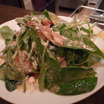 PASTAVOLA - 生ハムとルコラのサラダ・癖になってます