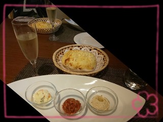 Mezze - 前菜３種のディップとふかふかのパン