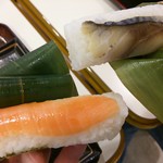 紀ノ川サービスエリア(上り線) フードコート - 早寿司は鯖と鮭の2種類