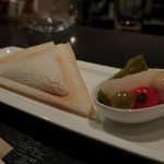 DEN - 燻製たまごのホットサンド