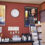 矢沢食堂 - 入口脇の店内