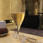 トゥ・ラ・ジョア - グラスシャンパン