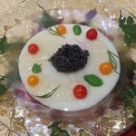 トゥ・ラ・ジョア - ●フルーツトマトのカクテル、加藤農園フルーツトマト「きわめ」、活きズワイガニ、キャビア「STERLET（スターレット）」