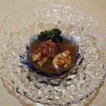 トゥ・ラ・ジョア - ●海の恵み、ブルターニュ産「オマール・ブルー」、フカヒレ、ボタンエビのソース