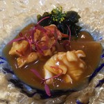 トゥ・ラ・ジョア - ●海の恵み、ブルターニュ産「オマール・ブルー」、フカヒレ、ボタンエビのソース