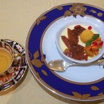 トゥ・ラ・ジョア - ●杏仁クレームブリュレ、パッションフルーツ