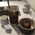 カフェ グリシンヌ - カヌレとアイスコーヒーで630円
