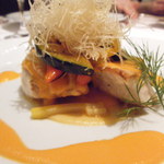 銀座 ラ・トゥール - ホウボウのポワレ　雪下人参のヴィネグレットソース