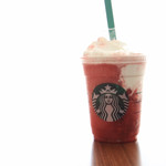Starbucks Coffee - ストロベリーベリーベリーマッチフラペチーノ レッド 640円