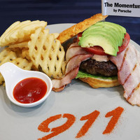 ザ モメンタム バイ ポルシェ - 