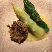 赤坂 渡なべ - ・ホワイトアスパラとグリーンアスパラ、うるい、蛍烏賊のなめろう。 なめろうが美味しい。アスパラガスの食感がいい。