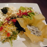 横浜ビール本店レストランUMAYA - 気仙沼「こいわかめ」とアカモクとシラスの豆腐サラダ