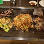 お好み焼 三吉 法隆寺店 - ブタ焼きそば大盛他