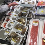 黒崎屋 - 巨大バイ貝。2個で¥1580。
      
      勿論無料で刺身にもしてくれます。
      
      肝が美味いのよ！！！
      
      
      