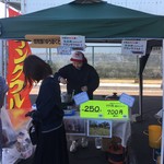 黒崎屋 - 店の前では美味しそうなフランクフルト売ってた。
      
      買うべきだったかなーーーー
      
      
      
      