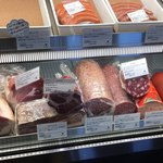 黒崎屋 - こういう高級な燻製はよくわからんのですが、なんだか美味そう。
      
      本場ドイツでも高評価らしいです。メッツゲライ池多は。
      
      
      