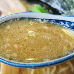 龍神麺 - 背脂パラパラの濃厚スープ