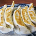 龍神麺 - 餃子は皮が厚めで大きい