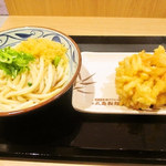 Marugame Seimen - ぶっかけ大　冷　野菜かきあげ