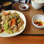 やよい軒 - 肉野菜炒め定食 690円