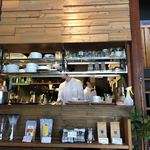 uchikawa六角堂 - カウンター越しの厨房