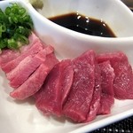 やきとり・ホルモン串　もりしん - 和牛タン刺し