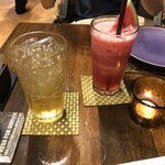 Nara Thai Cuisine - 左からタマリンドジュース、スイカスムージー