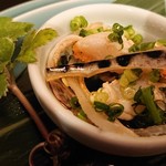 和食すがわら - トラフグのぶつ切りと皮のネギポン酢。