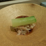 くりや - 厚岸毛蟹、美瑛内山農園アスパラ＋鰹ジュレ