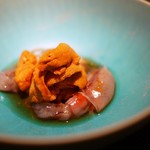 エクアトゥール - 富山産蛍烏賊の直火焼き、北海道雲丹、焦がしオニオンソース