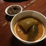 Maribago Grill - Kare-Kare  小分けに盛り付け　アミの佃煮？のようなモノが添えられていました。