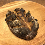国産小麦と天然酵母のパン工房ヒビノ - くるみ&レーズン
