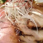 麺や 真登 - 鶏だし醤油 チャーシュー（接写）