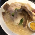 長浜ラーメンとん吉 - 2019年5月3日  ちゃーしゅー（こんなのが8枚）