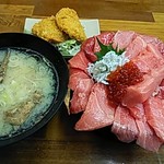 まぐろ王国 大ちゃん - 特上本まぐろ中トロ丼、あら汁、黒はんぺんフライ