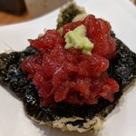 天婦羅 みやしろ - 和歌山勝浦のマグロ　海苔の天ぷらに載せて