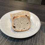 ヴェジトゥス - パンは2種類 全粒粉っぽい感じ