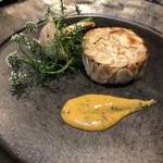 ヴェジトゥス - 主菜
      赤レンズ豆とオートミールのパテ アーモンド焼 人参と粒マスタードのソース