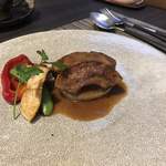 ヴェジトゥス - 主菜
      赤レンズ豆とオートミールのパテ アーモンド焼 人参と粒マスタードのソース