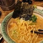 echigoya - 1902_echigoya-越後屋-_Jakarta Pork Ramen@88,000Rp(ジャカルタポークラーメン)家系ラーメンです！そして途中で大きな海苔をダイブ！これこそ家系！